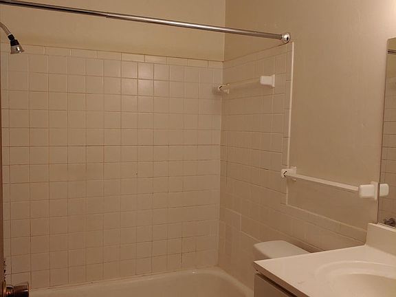 3rd image of 2440 Dupont Ave S #204