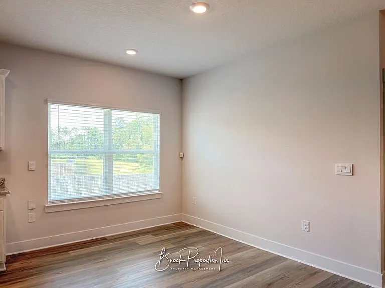 6052 Rutherford Loop — Photo 12