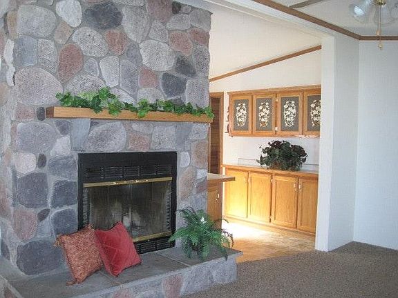 Spacious living room