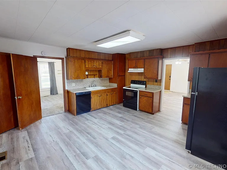 916 N Wilson Ave — Photo 6