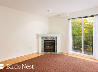 2212 Oxford St #305, Vancouver, BC V5L 1G1