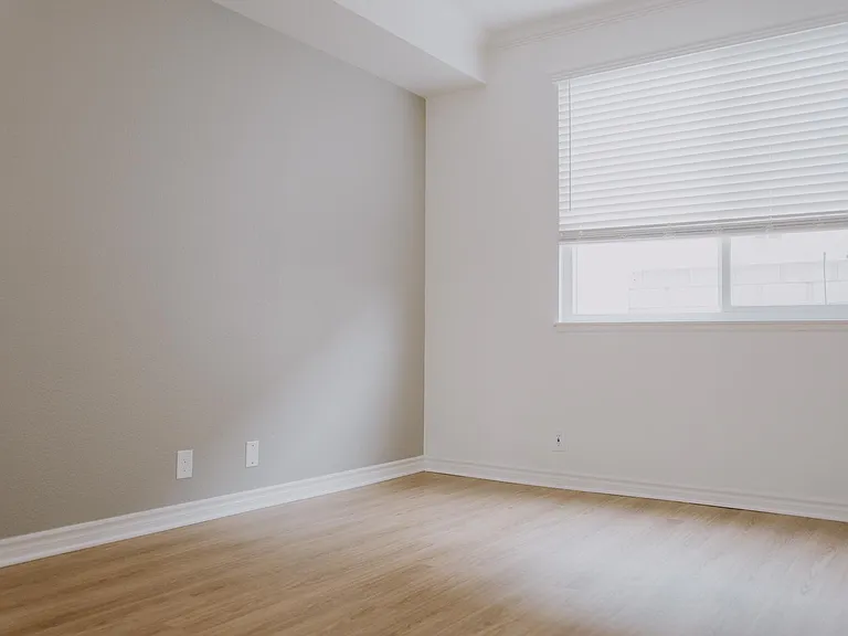 Meridian Apartments — Photo 7