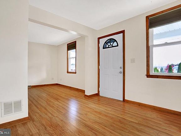 2nd image of 115 N Oxford Ave