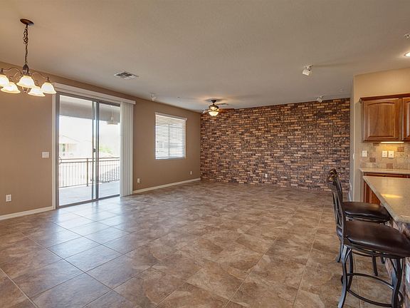 3rd image of 2141 W Tallgrass Trl