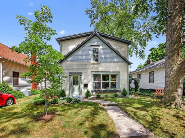 414 N Wenger Ave, Mishawaka, IN 46544