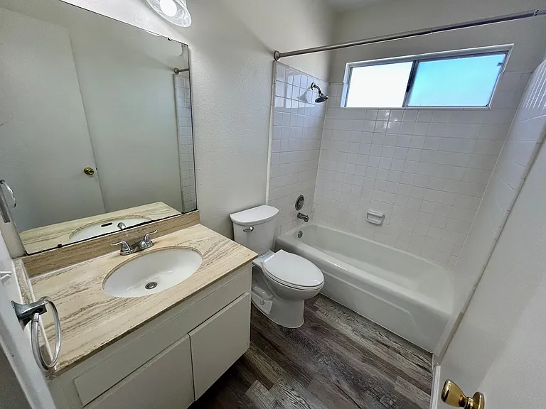 2605 Madison Ave #5 — Photo 6