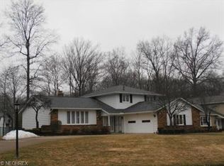 670 Gloucester Dr, Highland Heights, OH 44143