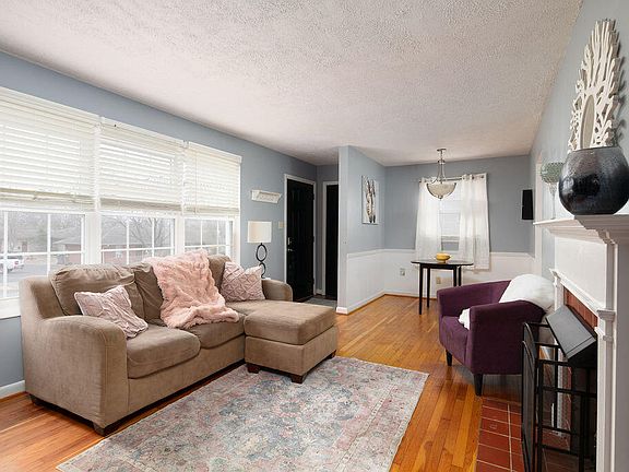 4th image of 125 Saint James Dr