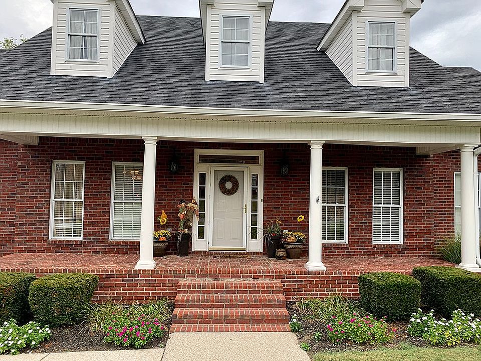 Welcoming porch and entry