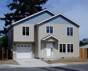 7613 NE Halsey St, Portland, OR, 97213