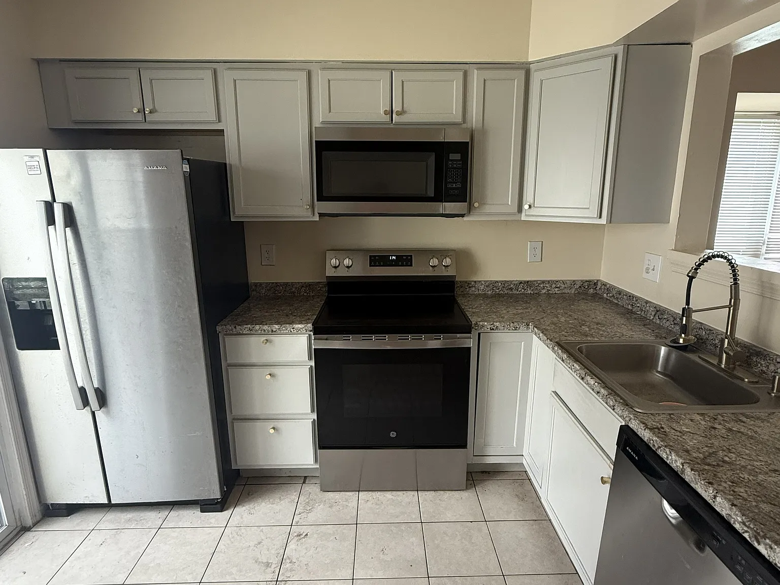 4 bed, 2.5 bath, 1360 sqft, $3,600 — Photo 2