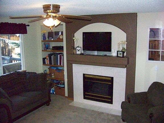 Family room with gas Fireplace