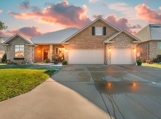 3194 W Knob Hill Street, Springfield, MO 65810