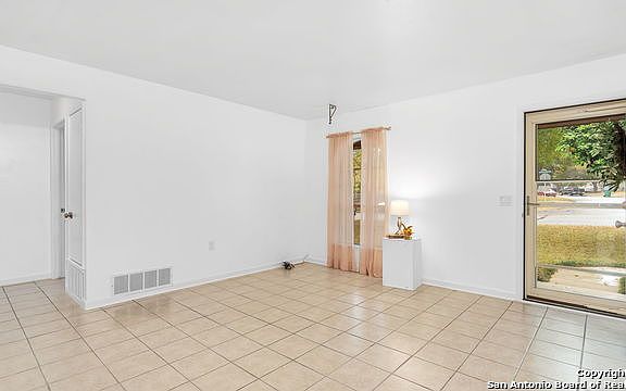 4th image of 7621 Leafy Hollow Ct