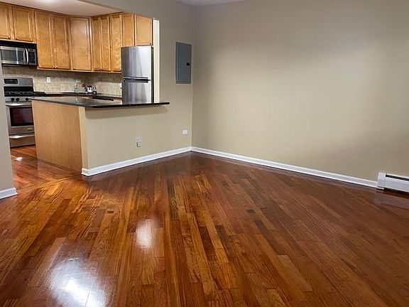 4th image of 2530 W Foster Ave APT 102