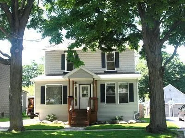 905 N Superior St photo 1