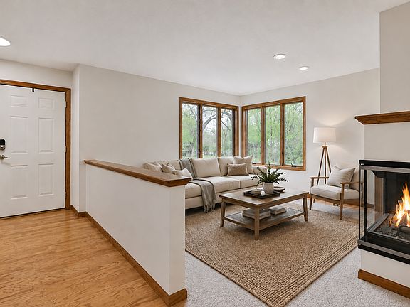 3rd image of 13460 Riverview Dr NW