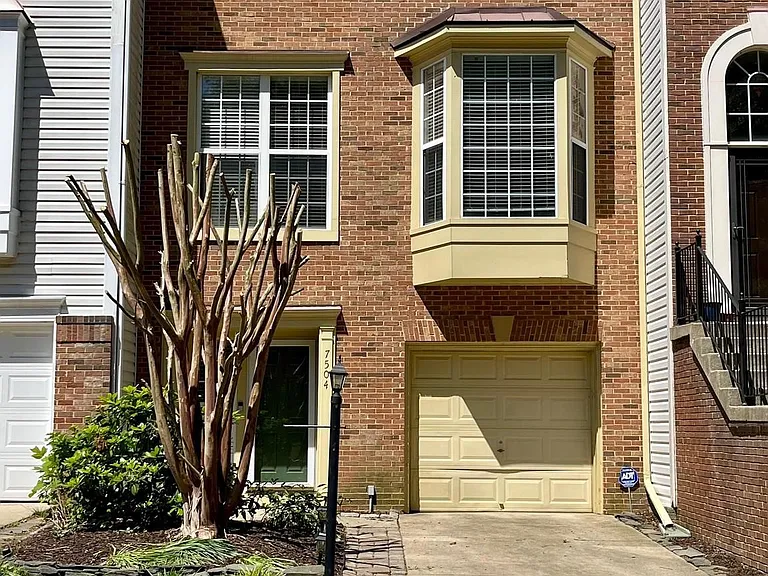 7504 Lamoyne Ct — Photo 1