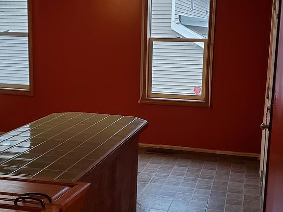 3rd image of 209 Japonica St
