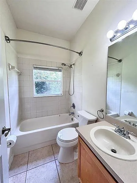 3 bed, 2.0 bath, $2,400 — Photo 2