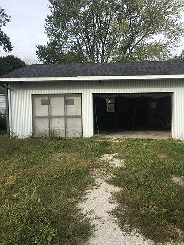 2nd image of 118 N Center St