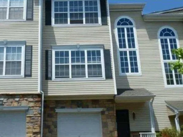 95 Pinehurst Dr, Washington, NJ 07882