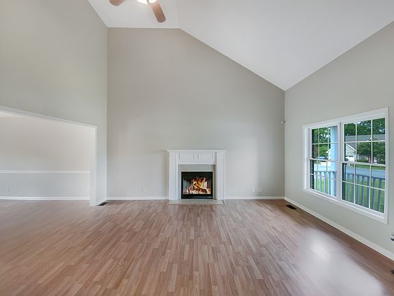 3rd image of 1380 Bluebonnet Dr