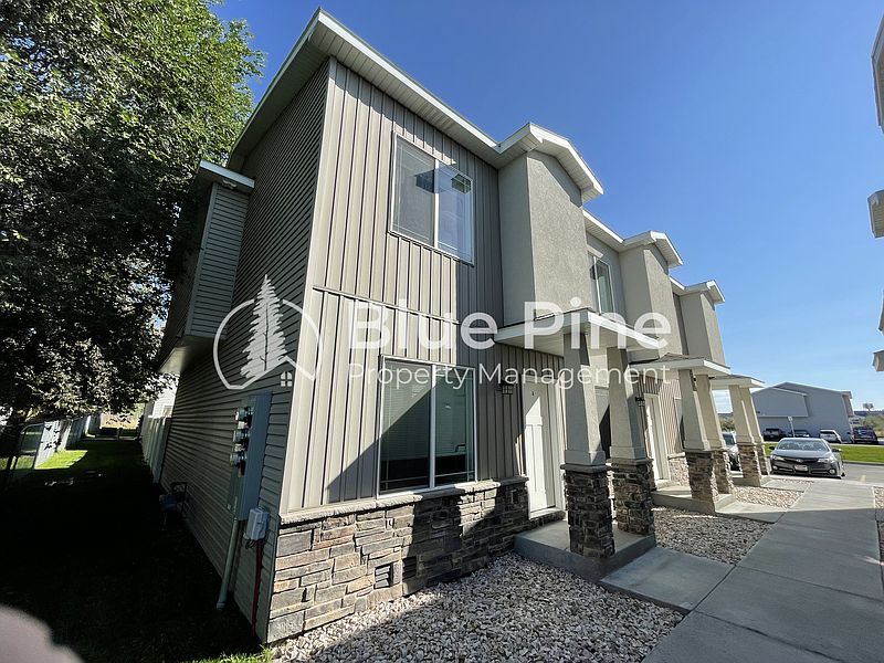 1st image of 690 Saturn Ave #B