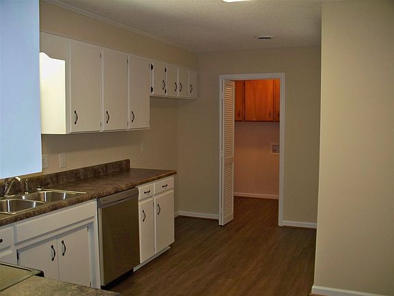 4th image of 103 Toledo Pl