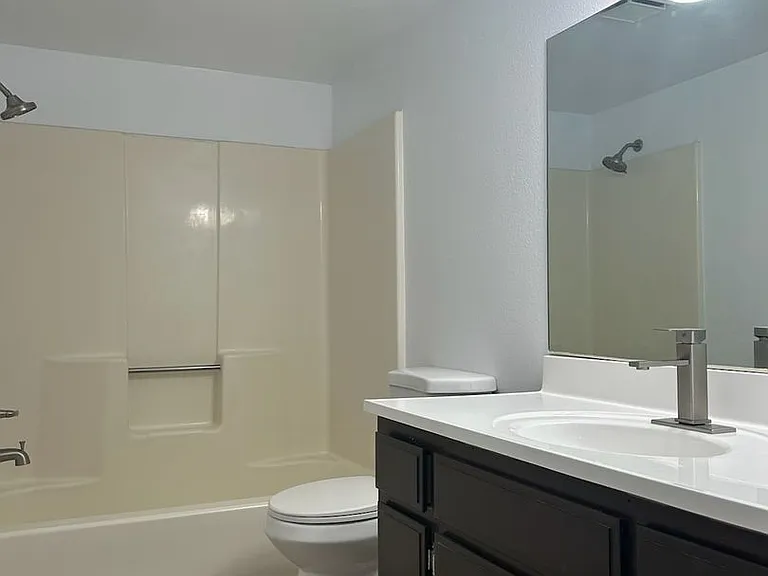 824 Capehart Ct — Photo 7