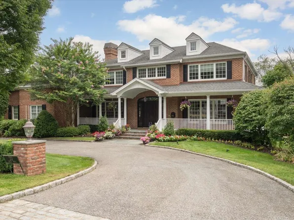 20 Birch Drive, East Hills, NY 11576