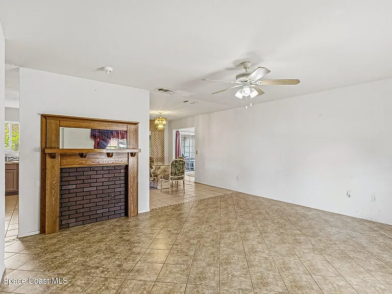 1265 Ethel Cir NE — Photo 5