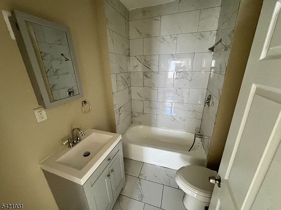 4th image of 88-90 N 6Th St