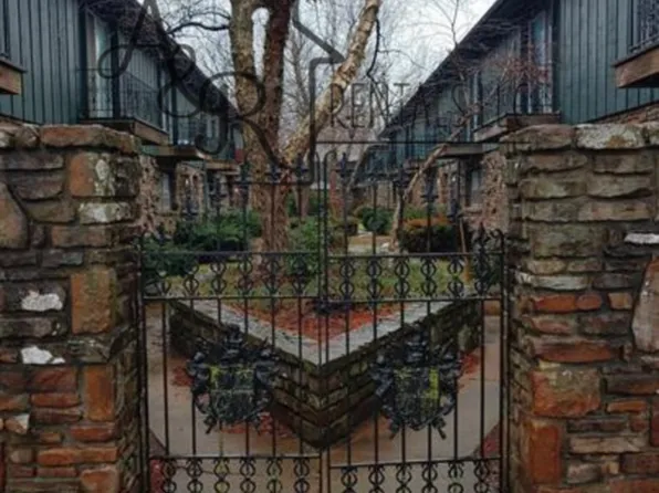 2104 S Broadway St, Pittsburg, KS