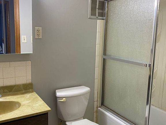 4th image of 811-825 E Broadway St