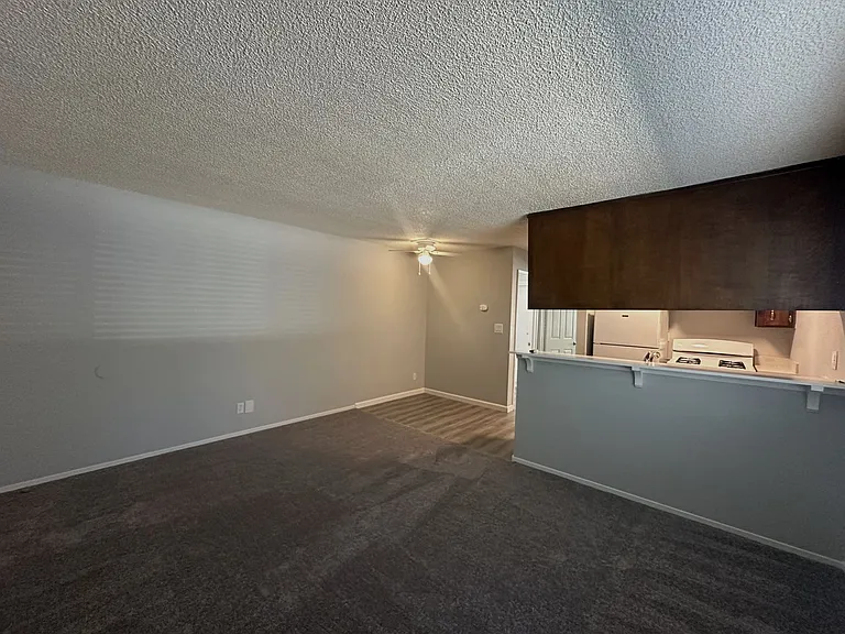 330 W Acacia Street — Photo 15