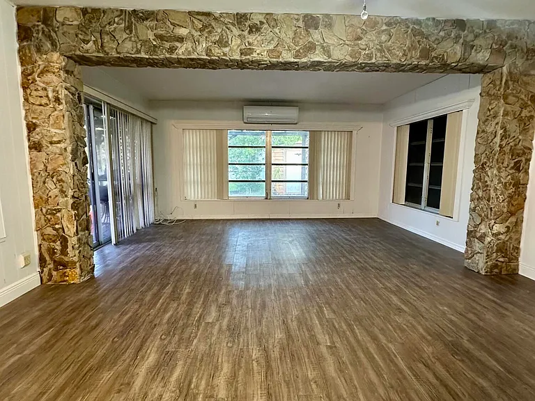 7000 SW 11th St — Photo 14