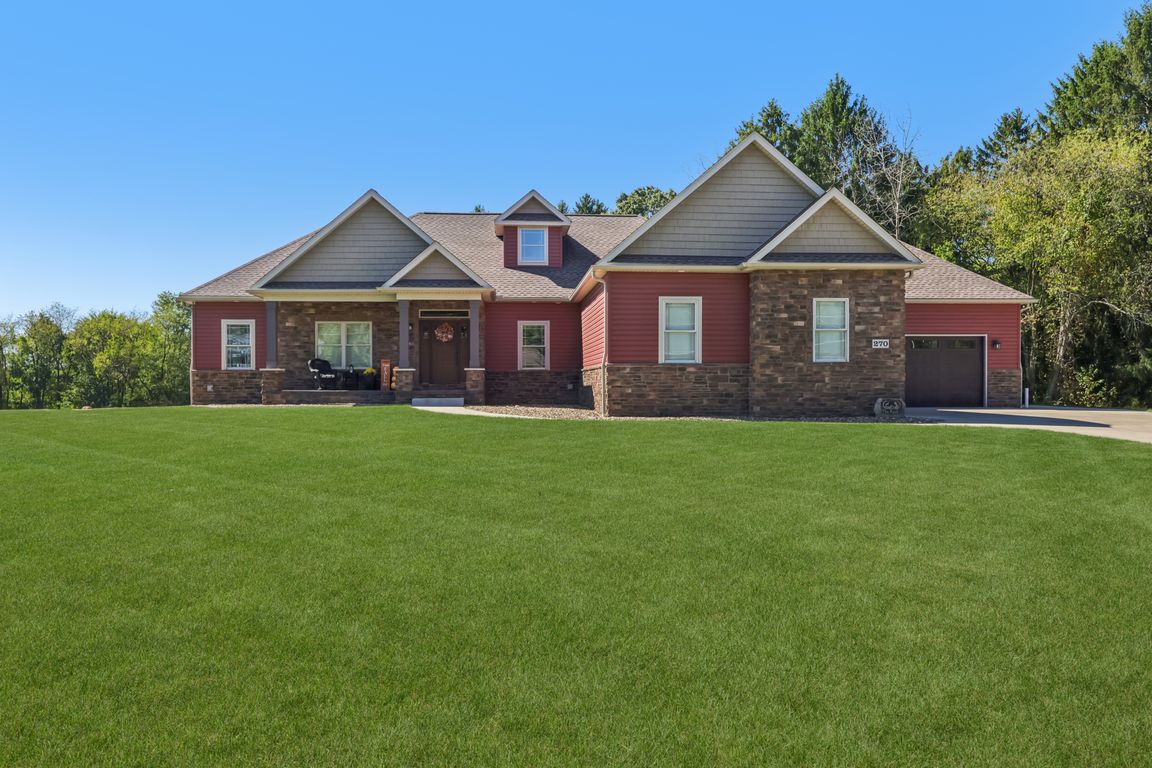 Maple St-L0110-001.jpg