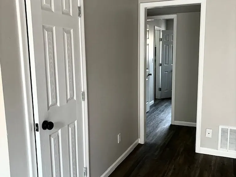 Fairway Apartments — Photo 40