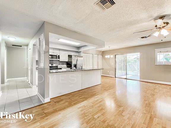 3rd image of 1794 E Groveleaf Ave