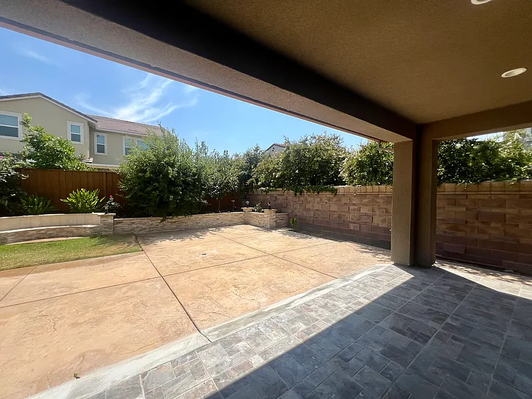 304 E Angelina Ave — Photo 36