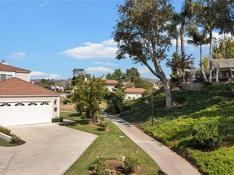 32174 Beachlake Ln — Photo 3