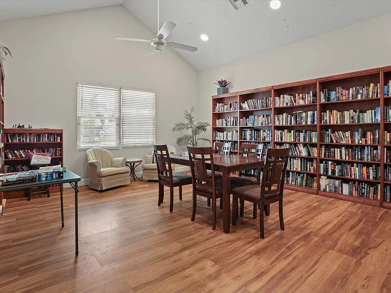 1810 Waterford Dr #6 — Photo 32