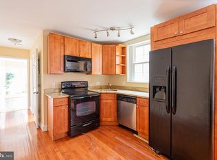 242 S 21st St #1R, Philadelphia, PA 19103