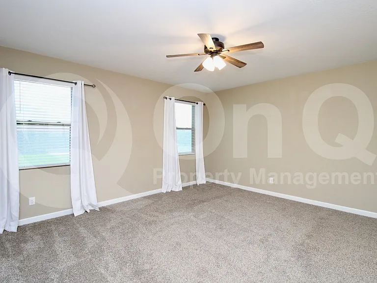30425 W Picadilly Rd — Photo 10