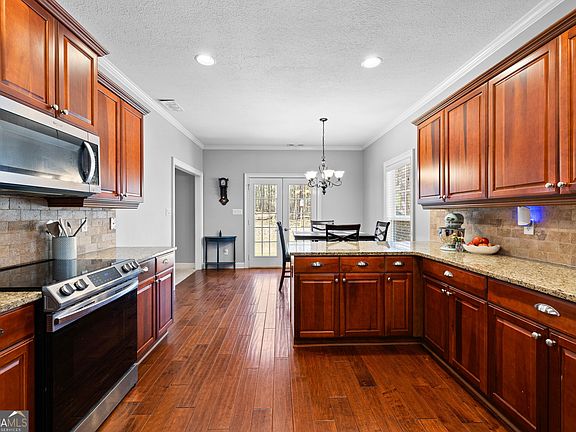 5th image of 529 Inman Rd