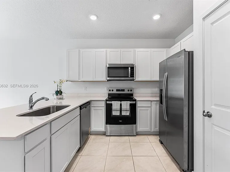 4825 Dillion St — Photo 15