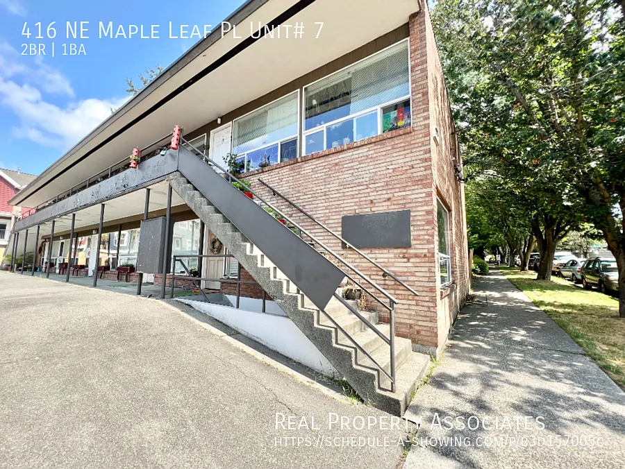 Top Floor 2-Bedroom Unit a Walk Away from Green Lake! — Photo 1