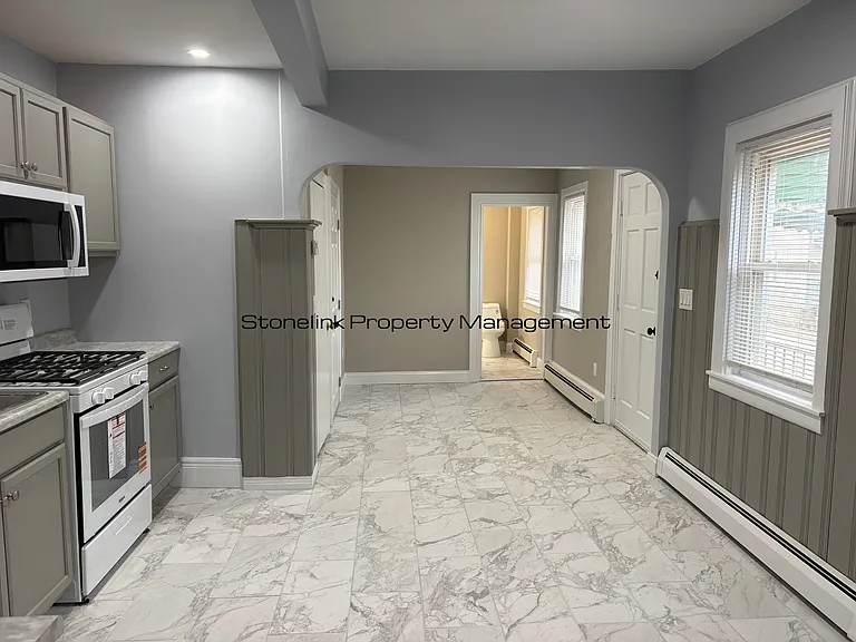68 2nd Ave — Photo 6