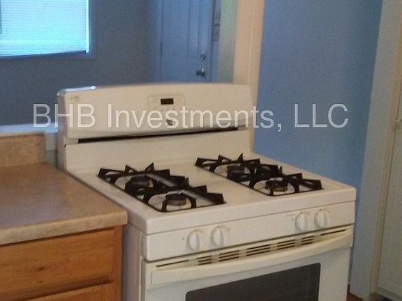 4th image of 4832 Barlow Dr